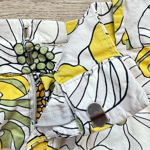 Mossimo Retro Yellow & Green Floral Print Stretchy Shorts, Size 16 - Picture 8 of 9